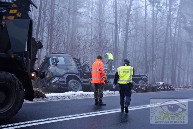 Wypadek HOLENDERSKIEJ wojskowej ciężarówki na DK nr 20 