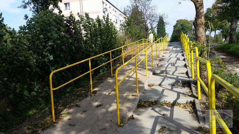 Zmodernizowali kawałeczek chodnika a co zresztą? 