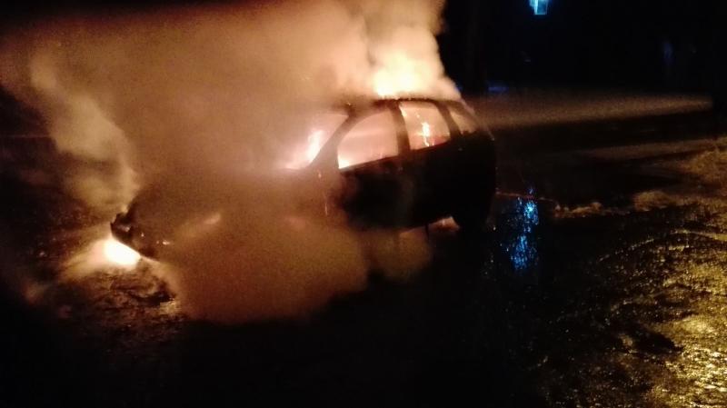 Z kroniki STRAŻAKÓW - pożar samochodu i mercedesem w dom 