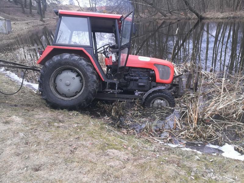 Traktor wpadł do rzeki DRAWY 