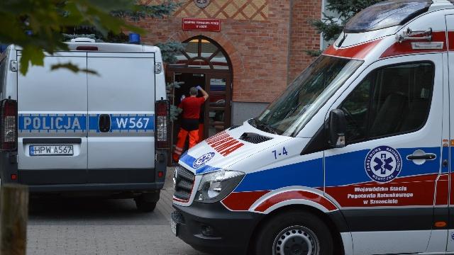 Zabójstwo w Węgorzynie. Akcja reanimacyjna w drzwiach łobeskiej Komendy Policji. 