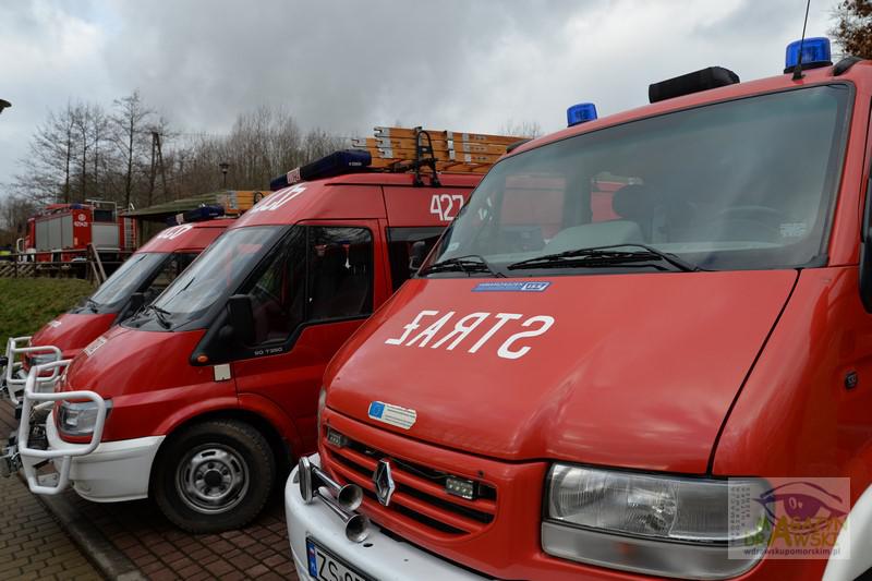 DK nr 20 w Siemczynie auto po zderzeniu blokuje jeden pas drogi 