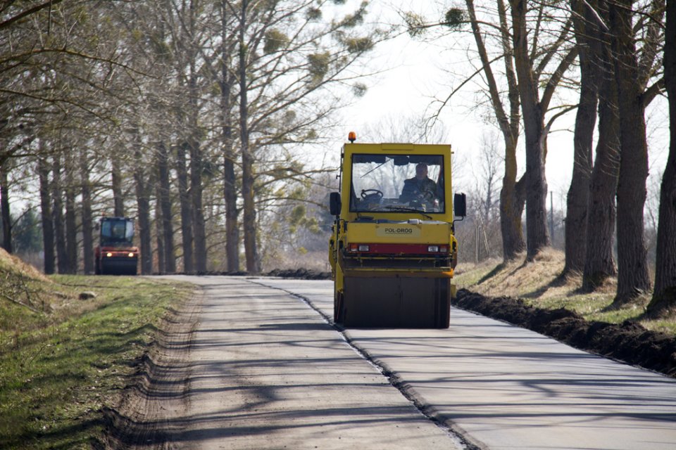 Trwają prace na drodze Drawsko Pomorskie - Gudowo 