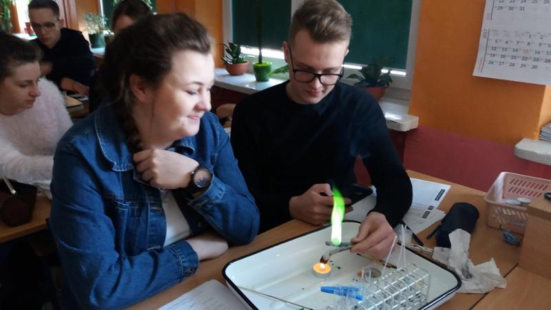 Nauka przez zabawę i spotkanie z żywym eksperymentem 